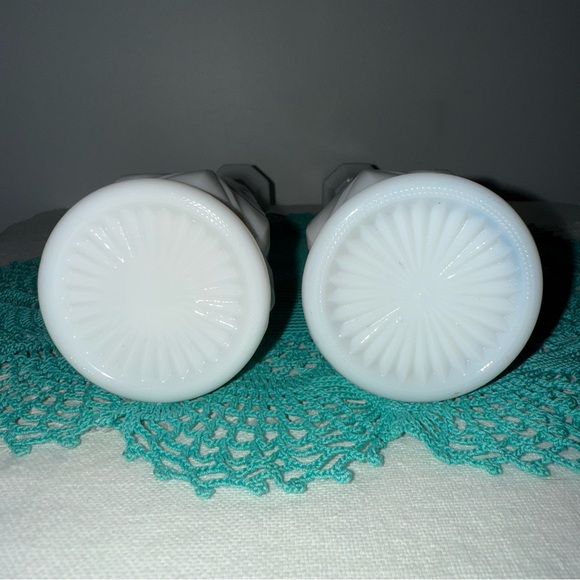 Vintage‎ Diamond Cut Elegant White Milk Glass Vase Set 8.5 inch tall - Picture 5 of 7